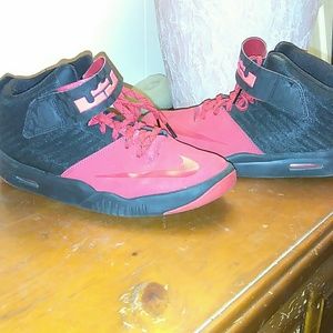 Lebron shoes sz 7 youth